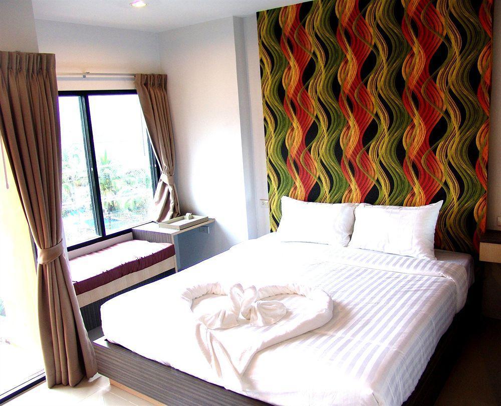 Chill Patong Hotel Exterior photo